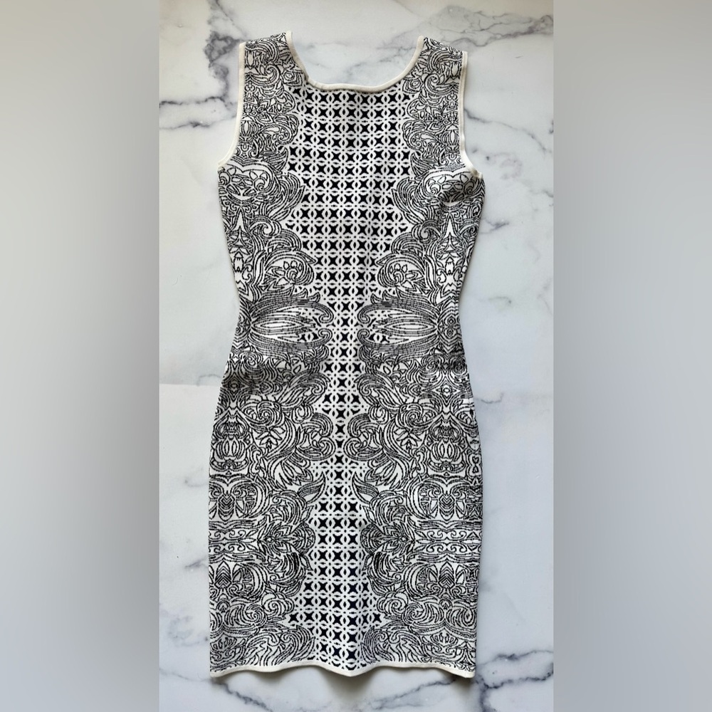 BCBGMaxAzria Jazmyne XS Bandage Jacquard Bodycon Midi Dress Blue White